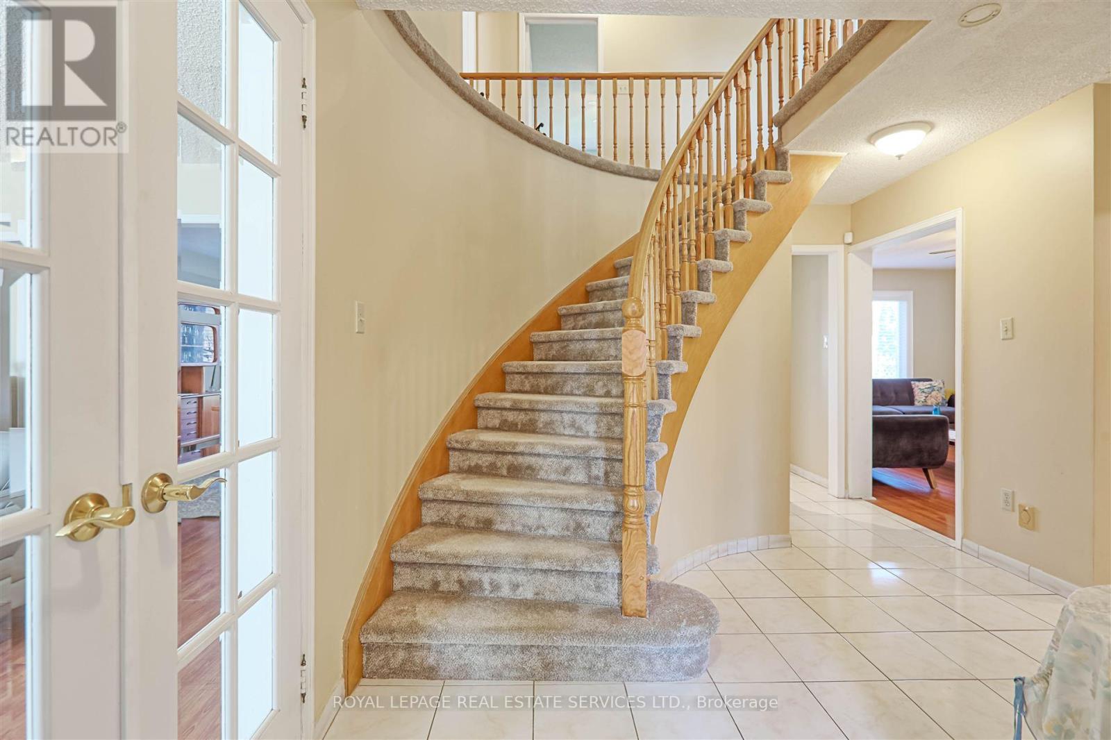 668 Amaretto Avenue, Pickering, Ontario  L1X 1M5 - Photo 5 - E12117419