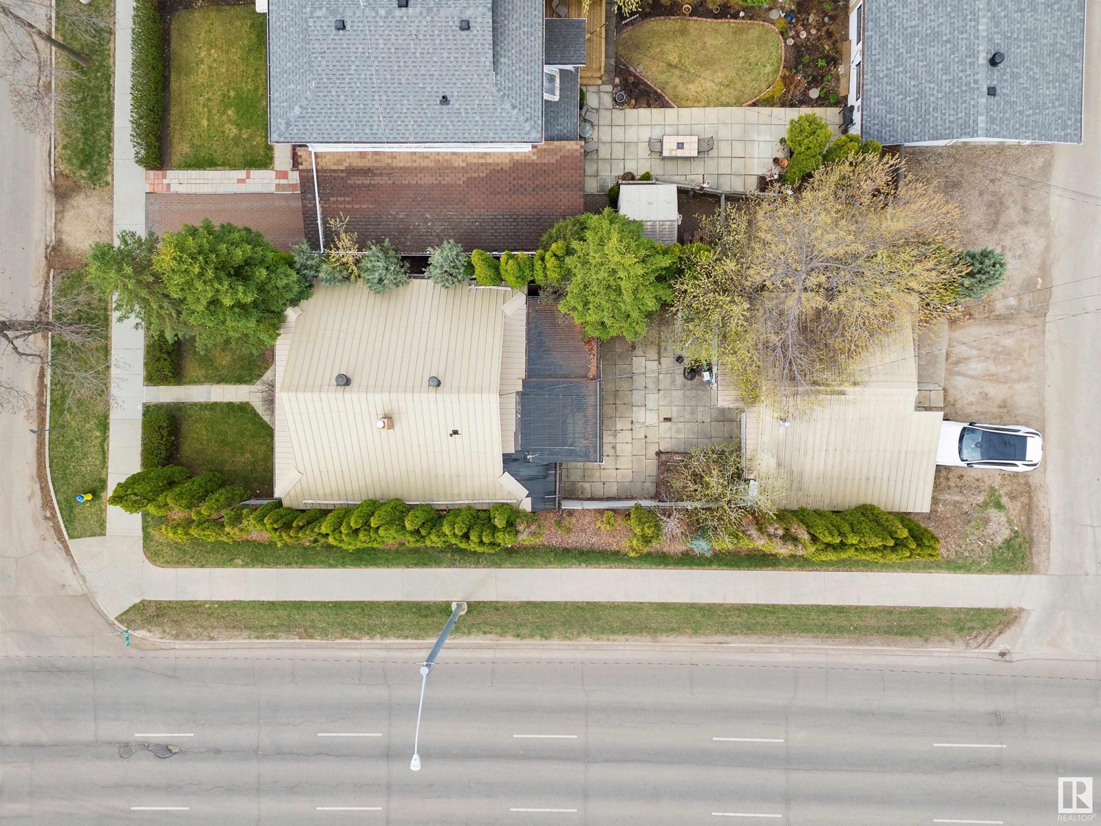 Property at 10908 75 AV NW image 3