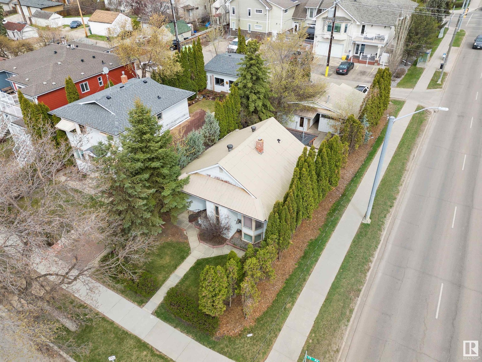 Property at 10908 75 AV NW image 2