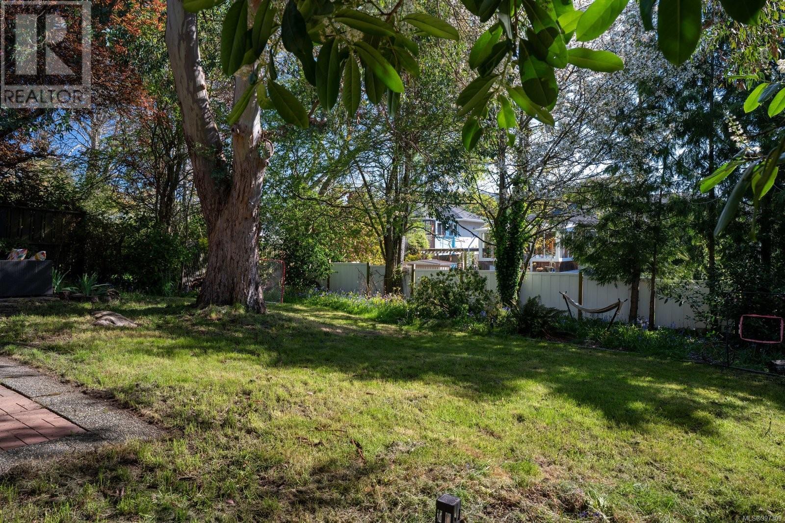 3355 Wordsworth St, Saanich, British Columbia  V8P 4C1 - Photo 24 - 997309