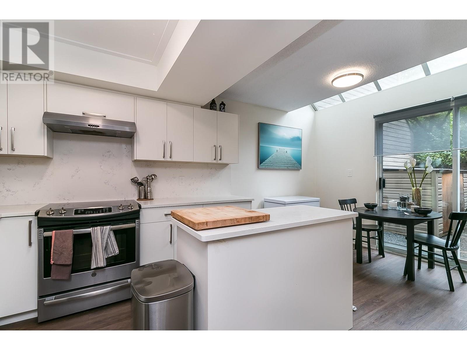 8204 Forest Grove Drive, Burnaby, British Columbia  V5A 4G9 - Photo 2 - R2997208