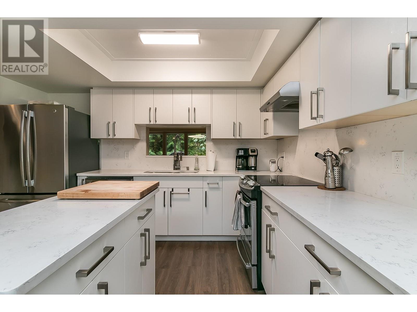 8204 Forest Grove Drive, Burnaby, British Columbia  V5A 4G9 - Photo 3 - R2997208