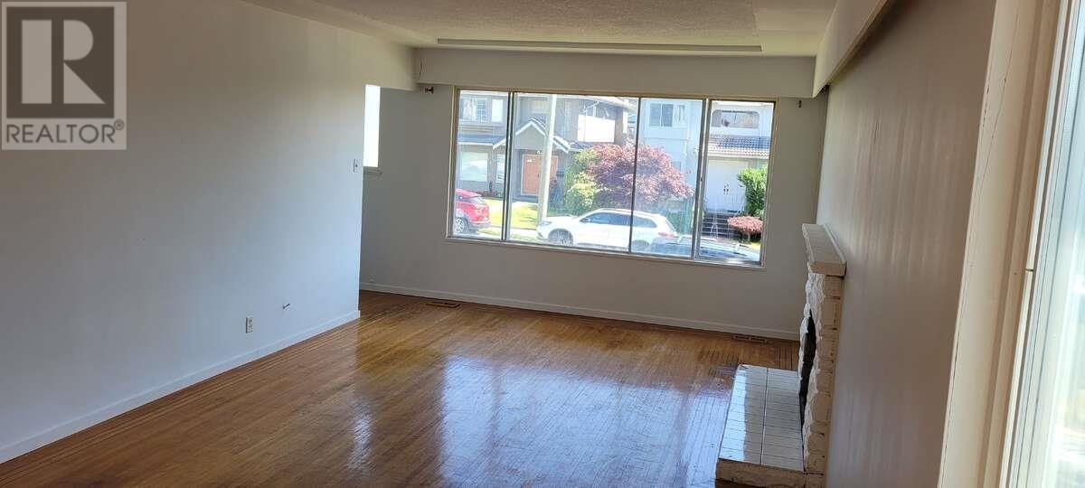 7669 Burgess Street, Burnaby, British Columbia  V3N 3J1 - Photo 5 - R2997179