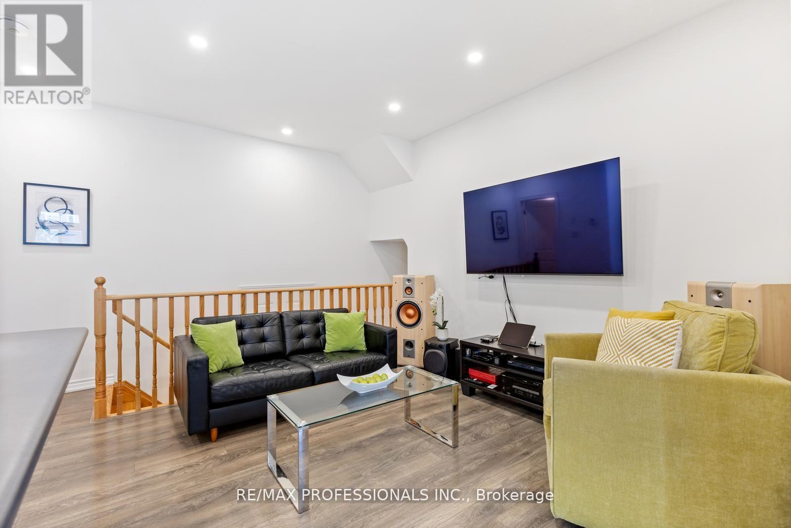 Property at 57 - 1767 REX HEATH DRIVE image 3
