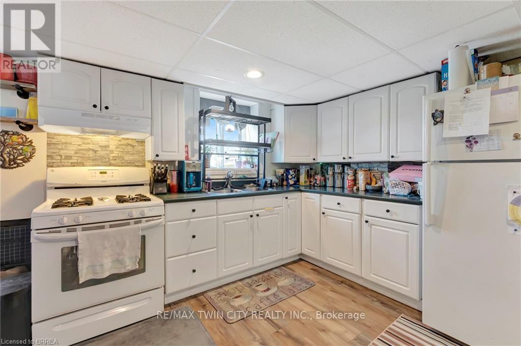 584 Colborne Street, Brantford, Ontario  N3S 3P6 - Photo 27 - X12117777