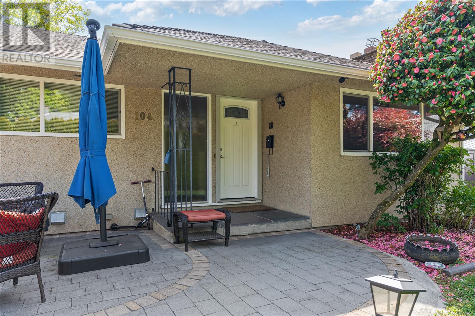 Property at 104 Burnett Rd image 3