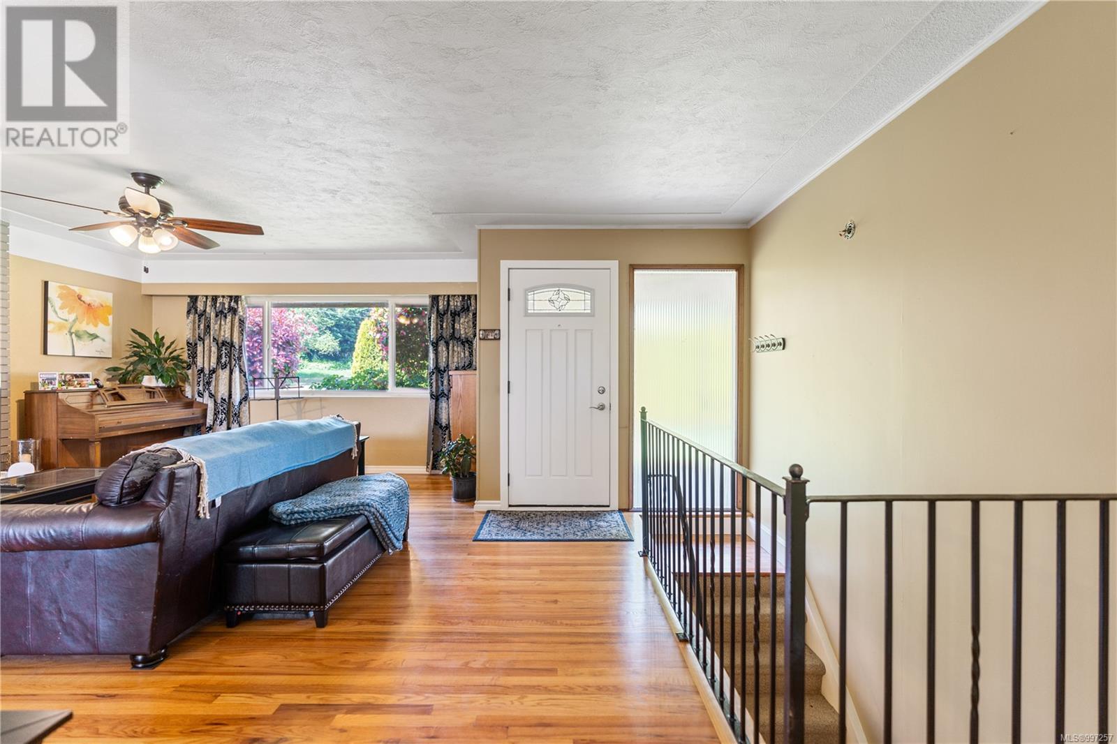 Property at 104 Burnett Rd image 4