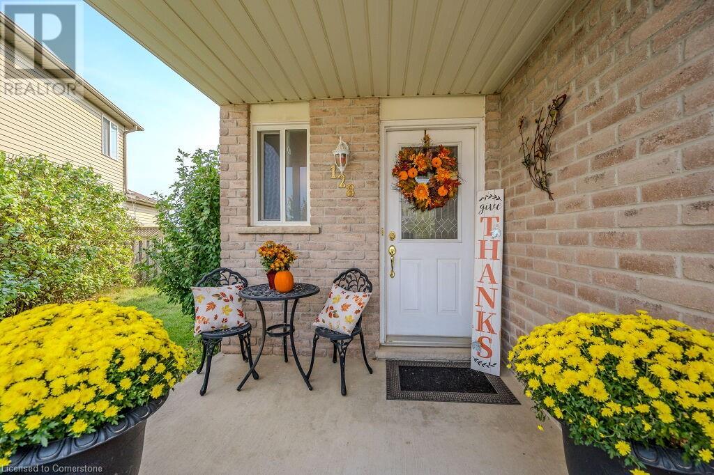 Property at 128 HENHOEFFER Crescent image 5