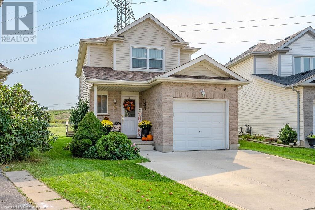 Property at 128 HENHOEFFER Crescent image 2