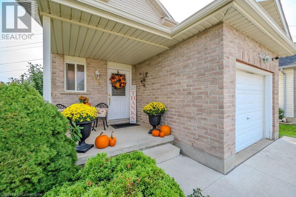 Property at 128 HENHOEFFER Crescent image 4
