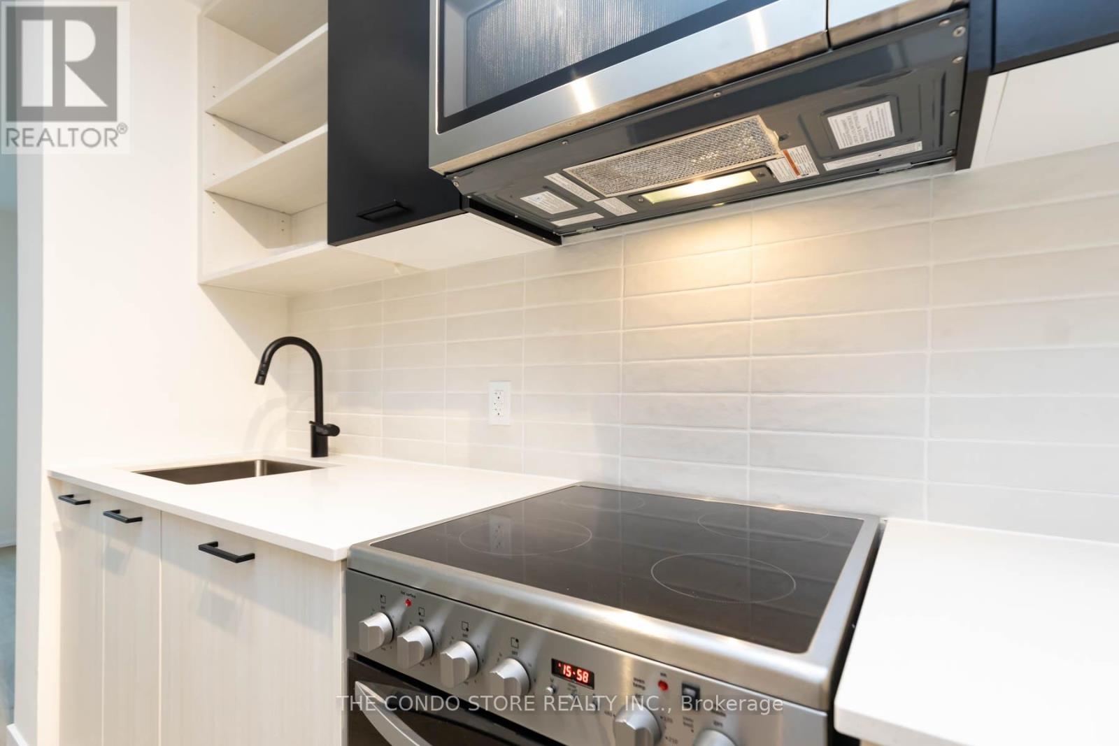 524 - 2300 St. Clair Avenue W, Toronto, Ontario  M6N 1K8 - Photo 11 - W12118298