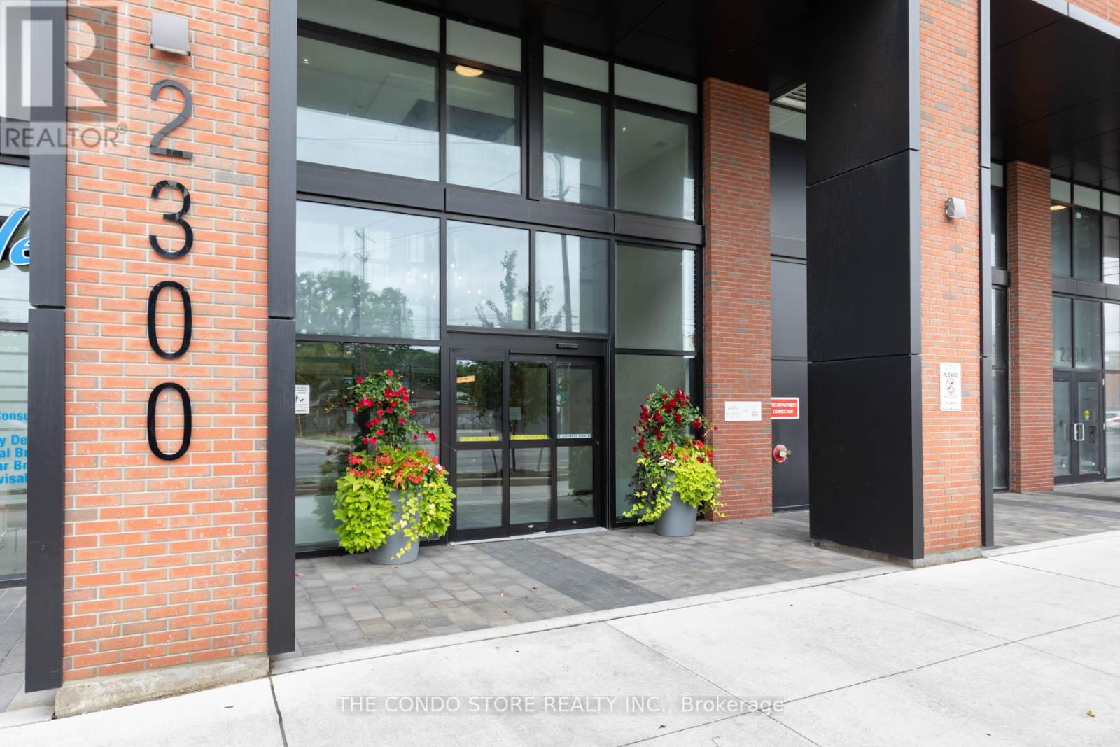 524 - 2300 St. Clair Avenue W, Toronto, Ontario  M6N 1K8 - Photo 36 - W12118298