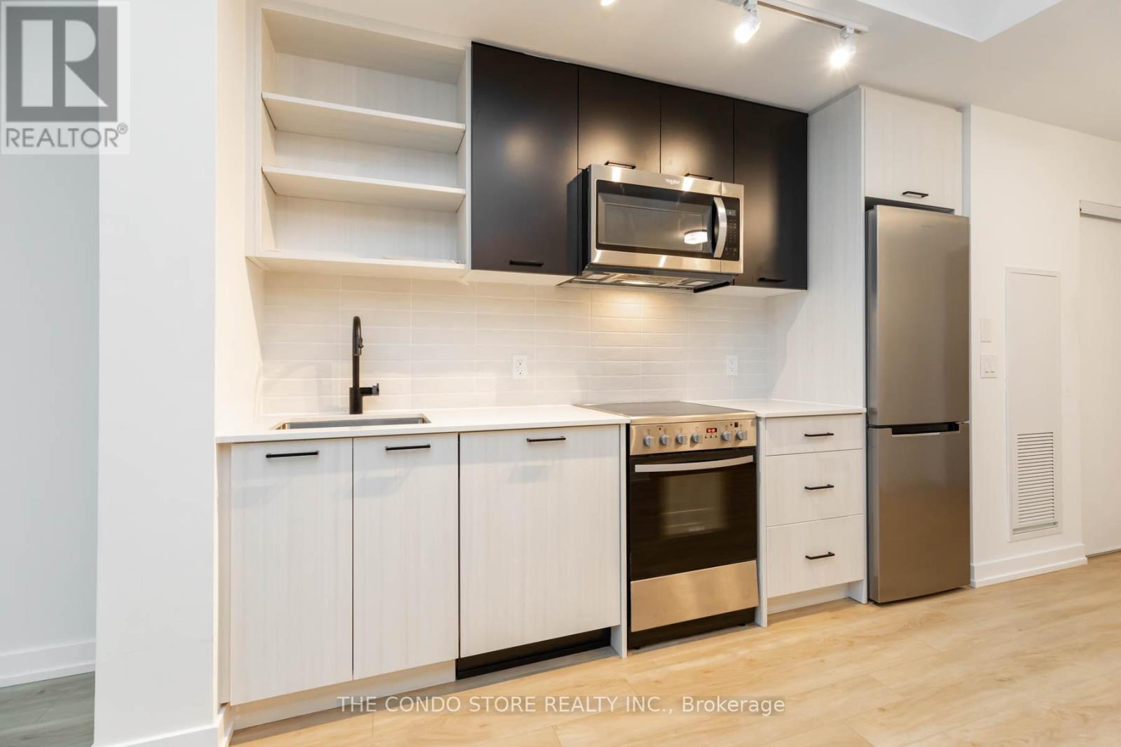 524 - 2300 St. Clair Avenue W, Toronto, Ontario  M6N 1K8 - Photo 8 - W12118298