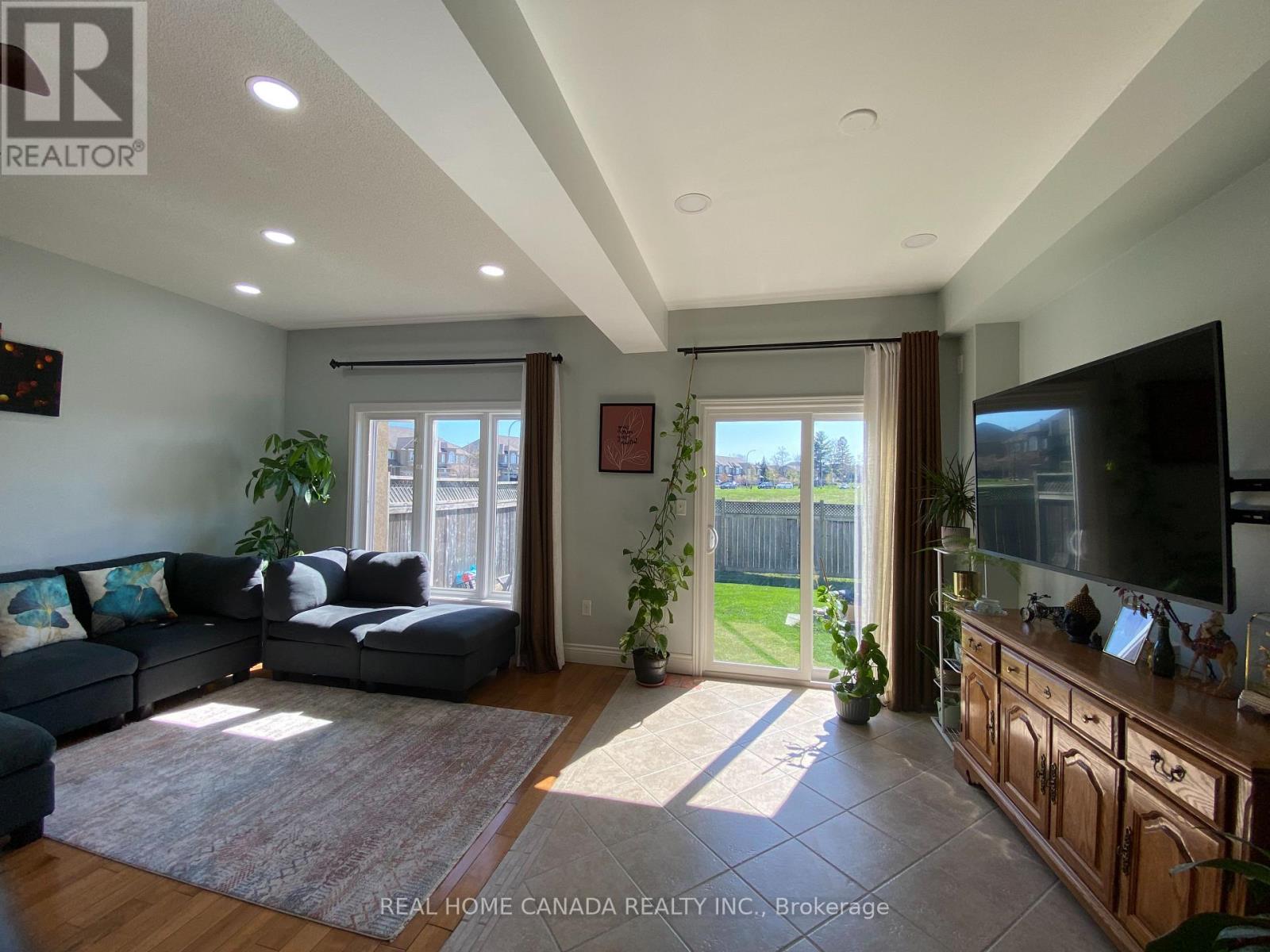 2 - 370 Stonehenge Drive, Hamilton, Ontario  L9K 0H9 - Photo 5 - X12118305
