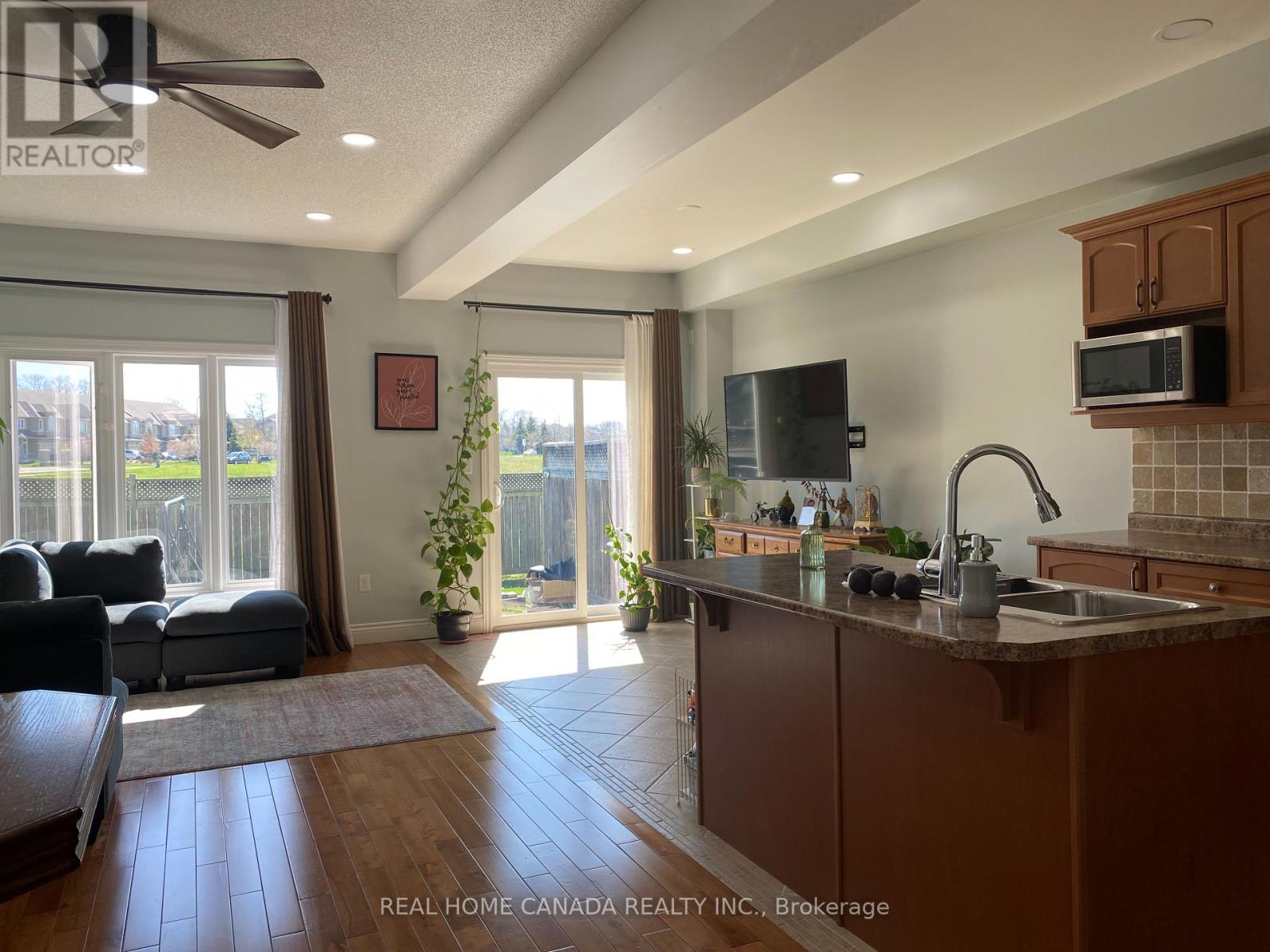 2 - 370 Stonehenge Drive, Hamilton, Ontario  L9K 0H9 - Photo 8 - X12118305