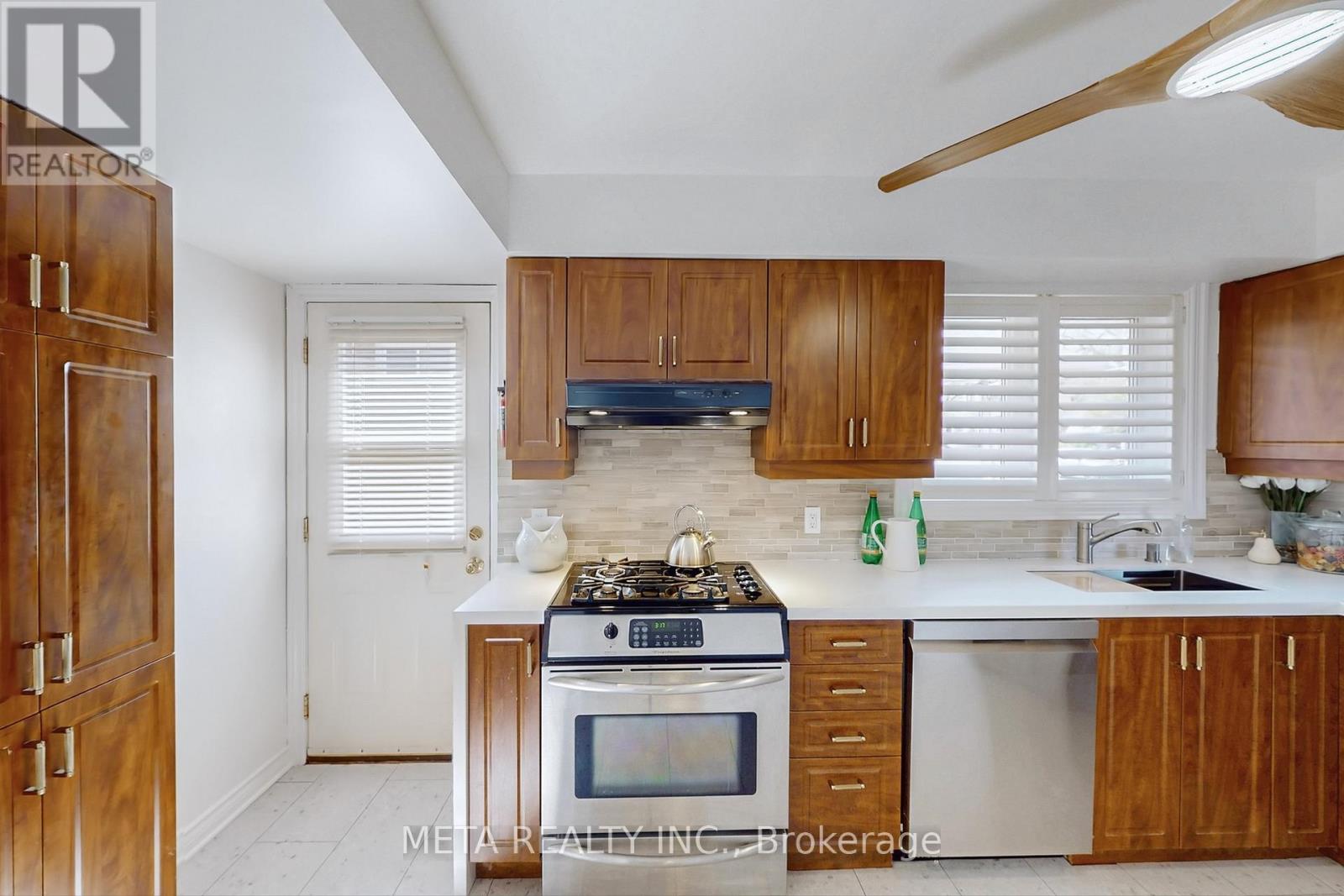 21 Tayrow Road, Toronto, Ontario  M9W 2T8 - Photo 11 - W12116683