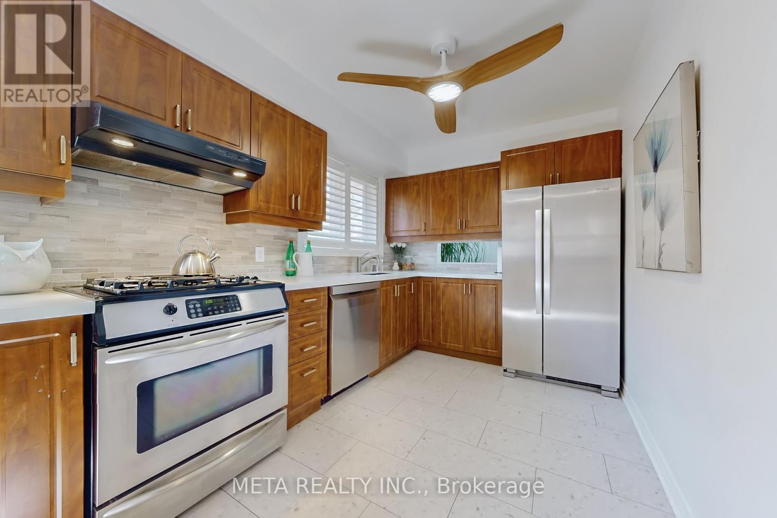 21 Tayrow Road, Toronto, Ontario  M9W 2T8 - Photo 8 - W12116683