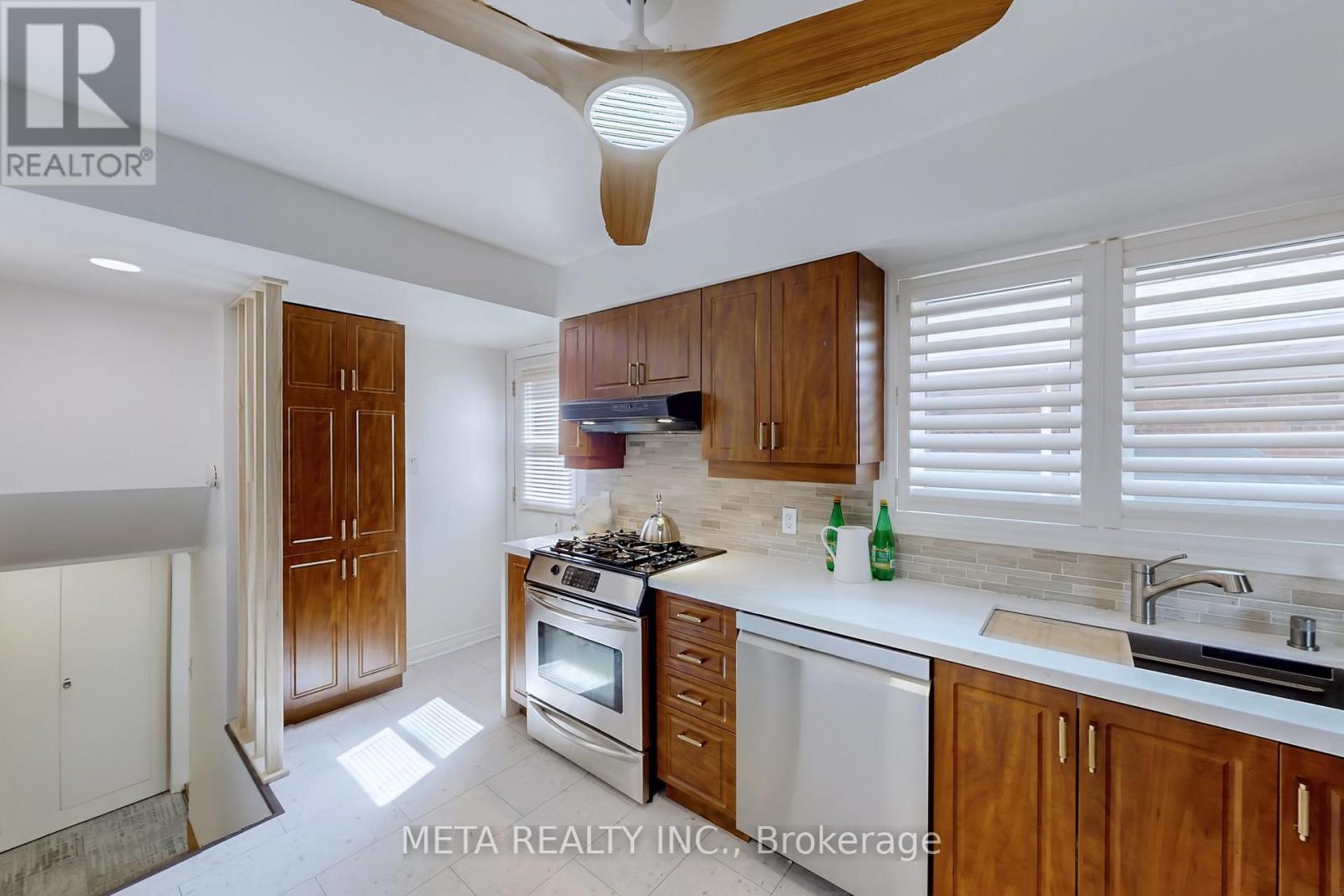 21 Tayrow Road, Toronto, Ontario  M9W 2T8 - Photo 9 - W12116683