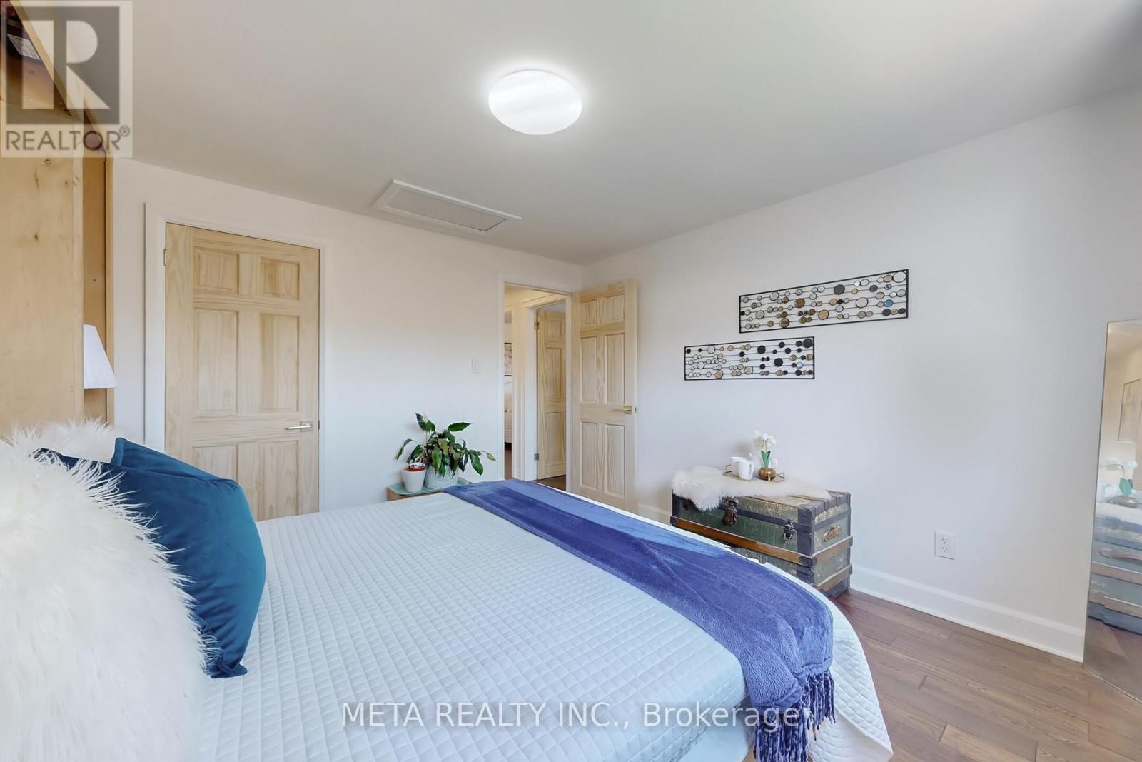 21 Tayrow Road, Toronto, Ontario  M9W 2T8 - Photo 20 - W12116683