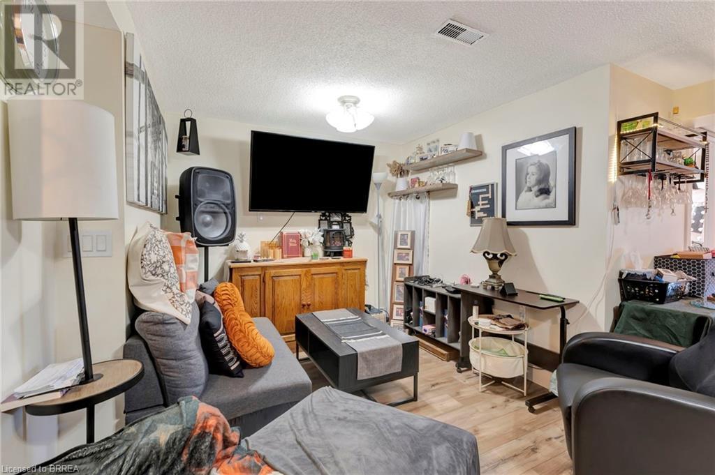 584 Colborne Street, Brantford, Ontario N3S 3P6 - Photo 32 - 40719540