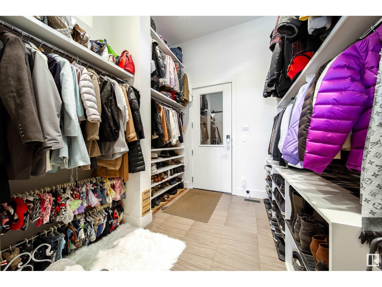 Property at 622 HOWATT DR SW image 3