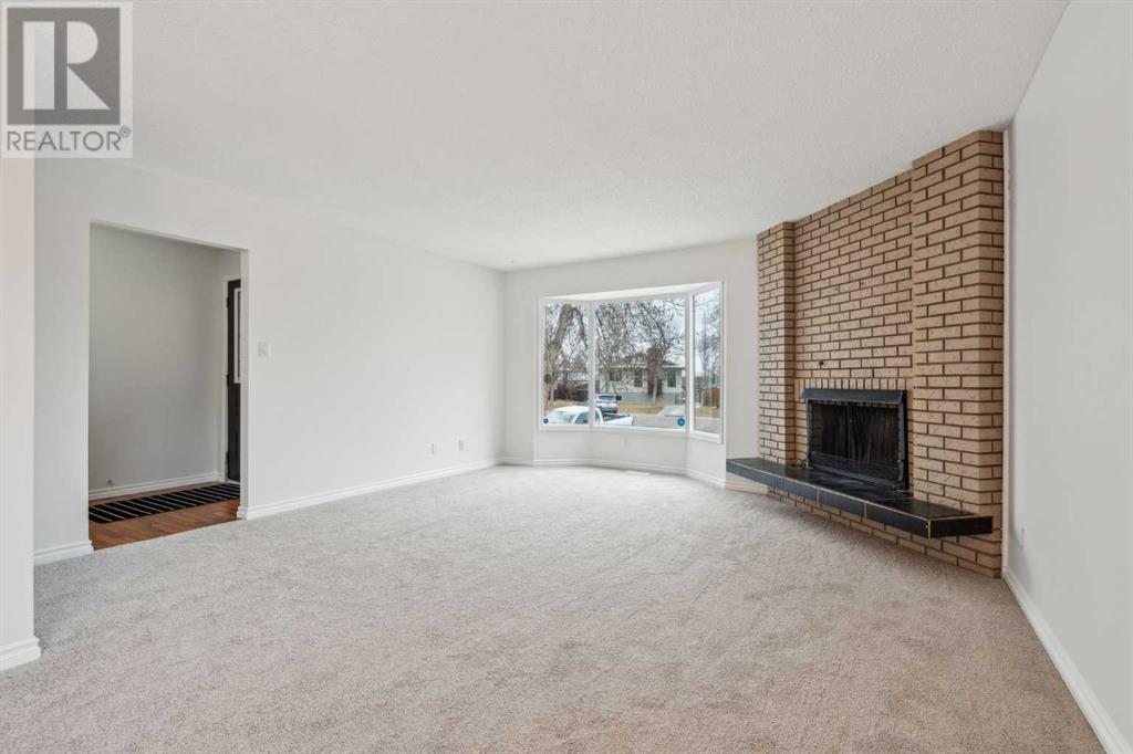 52 Berwick Court Nw, Calgary, Alberta  T3K 1C7 - Photo 5 - A2207755