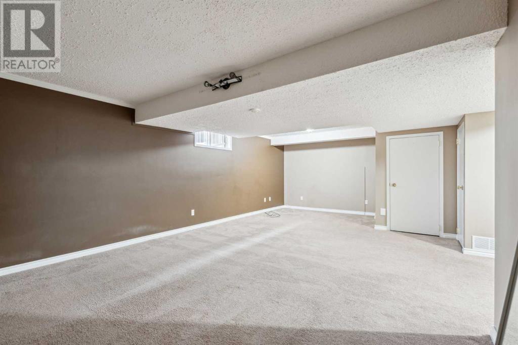 52 Berwick Court Nw, Calgary, Alberta  T3K 1C7 - Photo 21 - A2207755