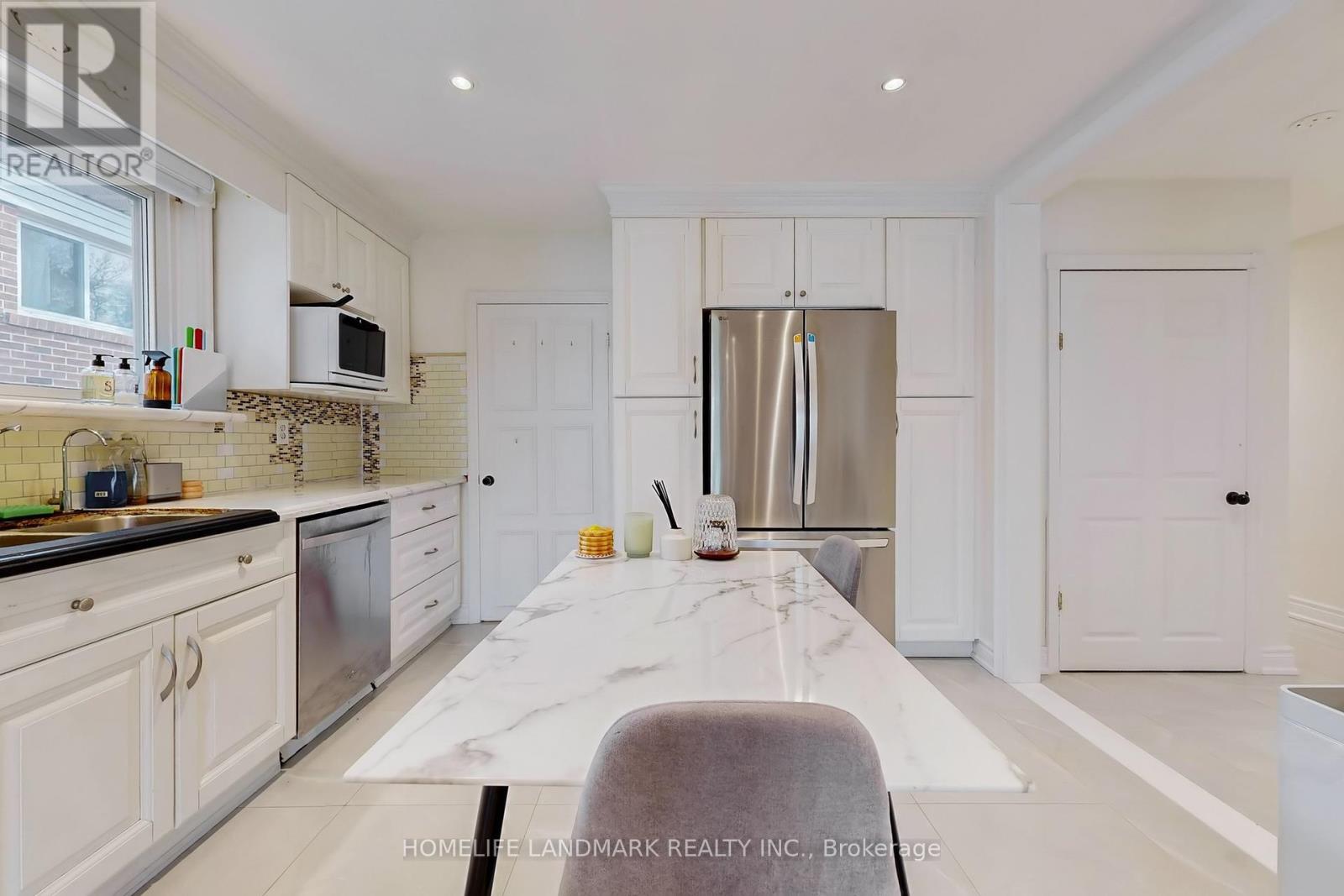 1 Valleycrest Avenue, Markham (Bullock), Ontario  L3P 1H6 - Photo 12 - N12112501