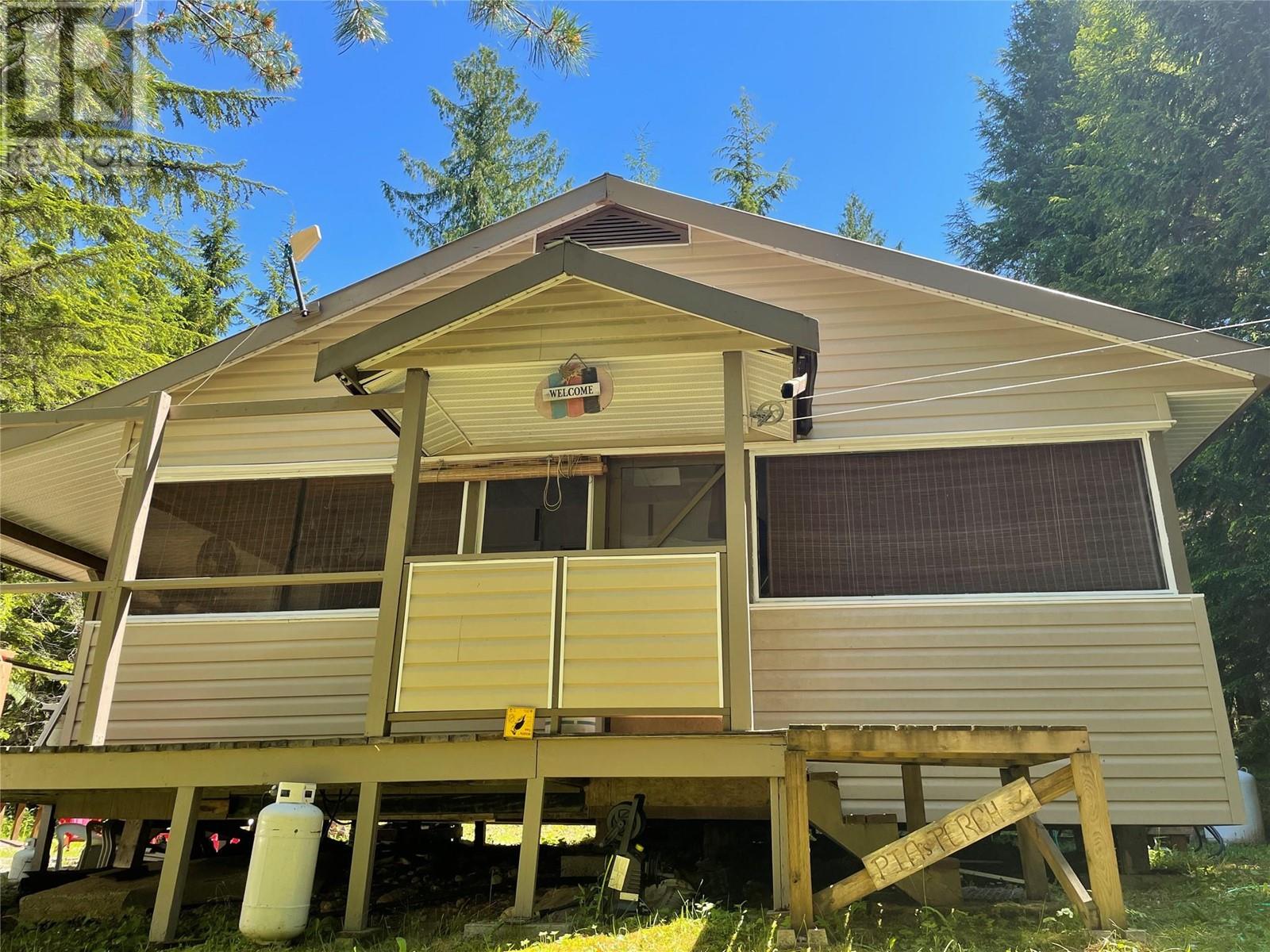 35 Queest Village, Sicamous, British Columbia