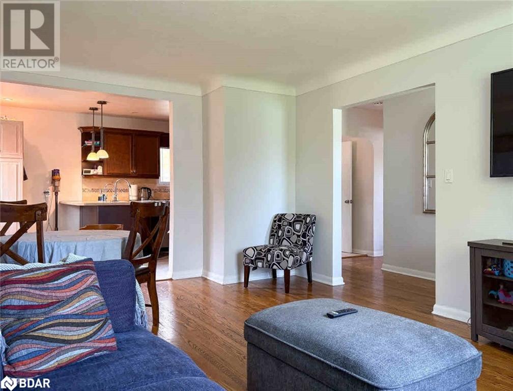 Property at 424 BUNTING Road image 4