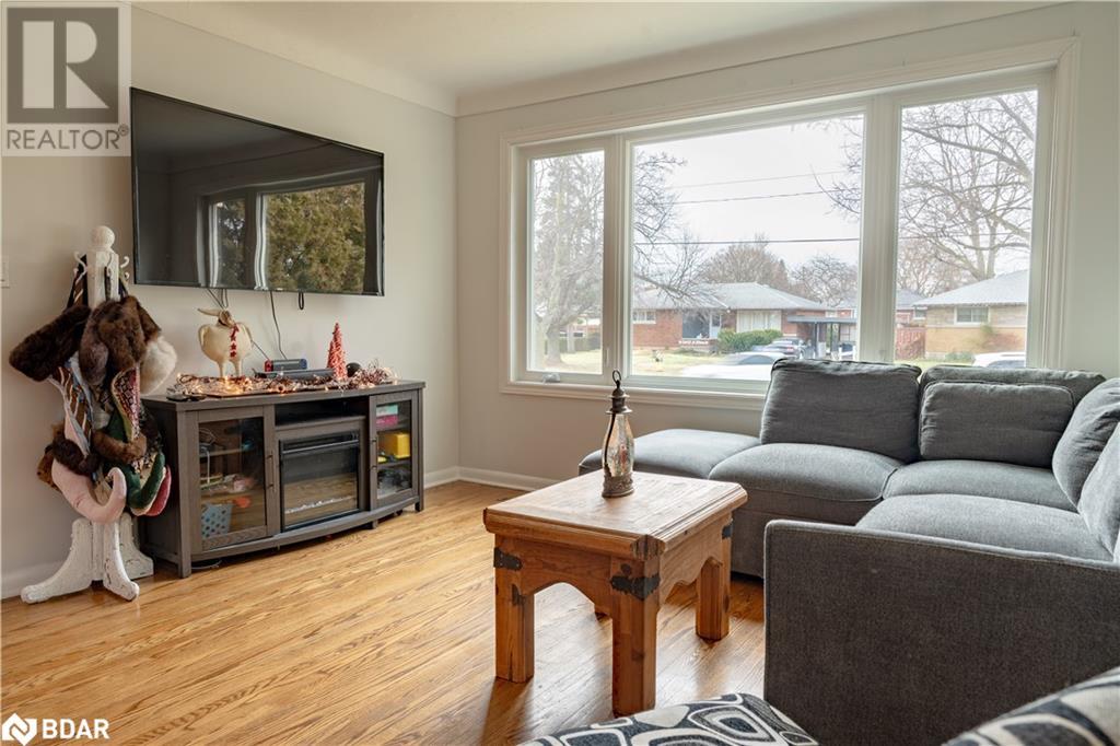 Property at 424 BUNTING Road image 3