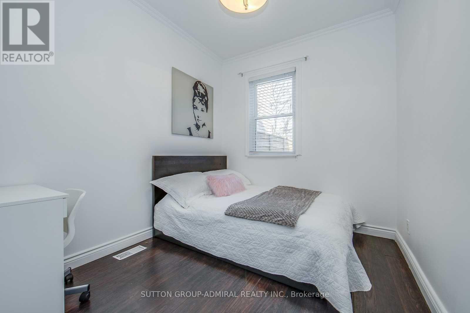 53 Rhodes Avenue, Toronto, Ontario  M4L 2Z8 - Photo 12 - E12118366