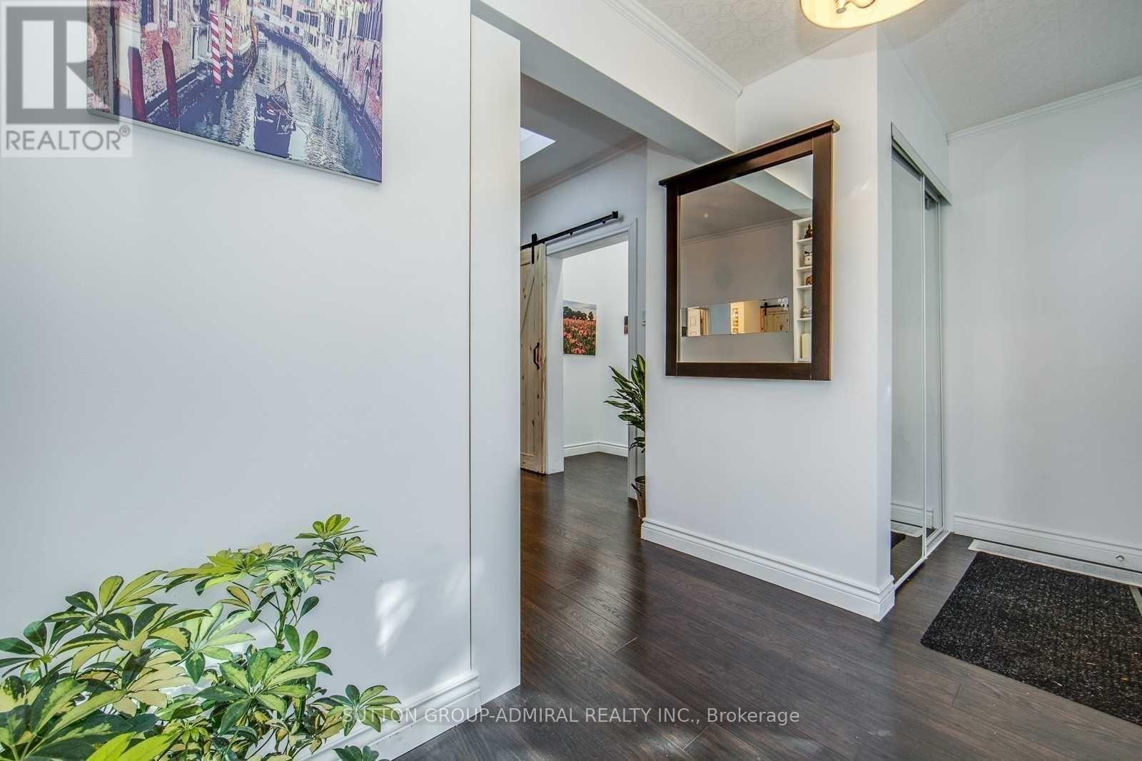 53 Rhodes Avenue, Toronto, Ontario  M4L 2Z8 - Photo 6 - E12118366