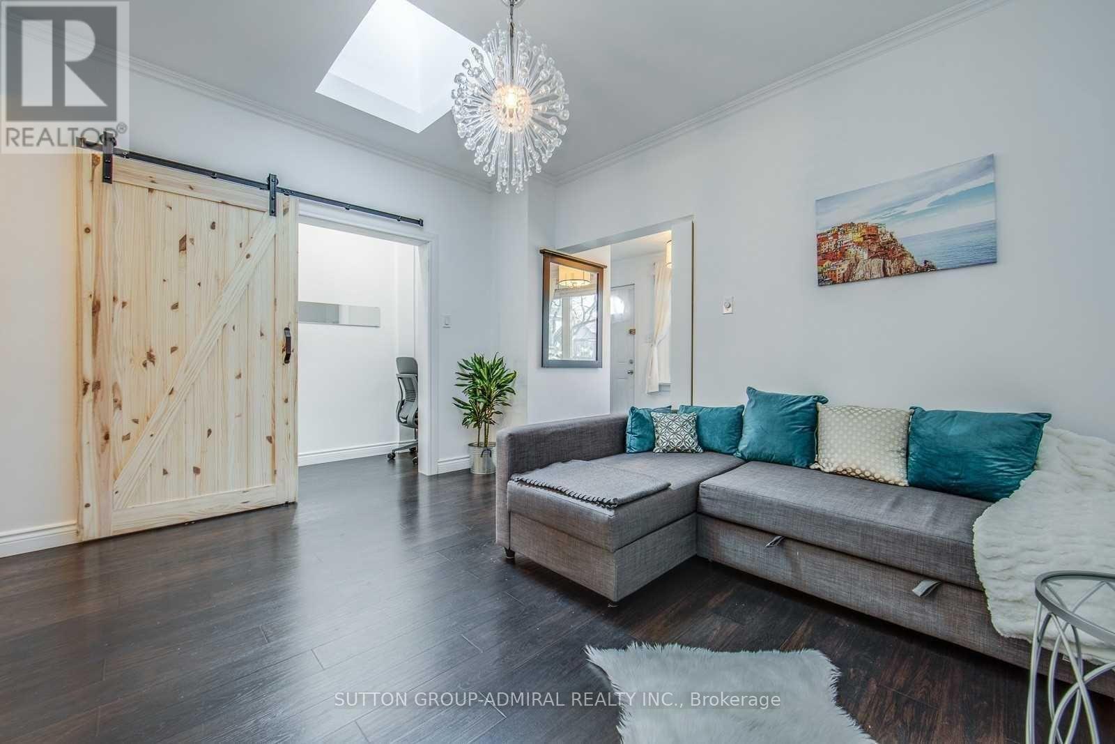 53 Rhodes Avenue, Toronto, Ontario  M4L 2Z8 - Photo 8 - E12118366
