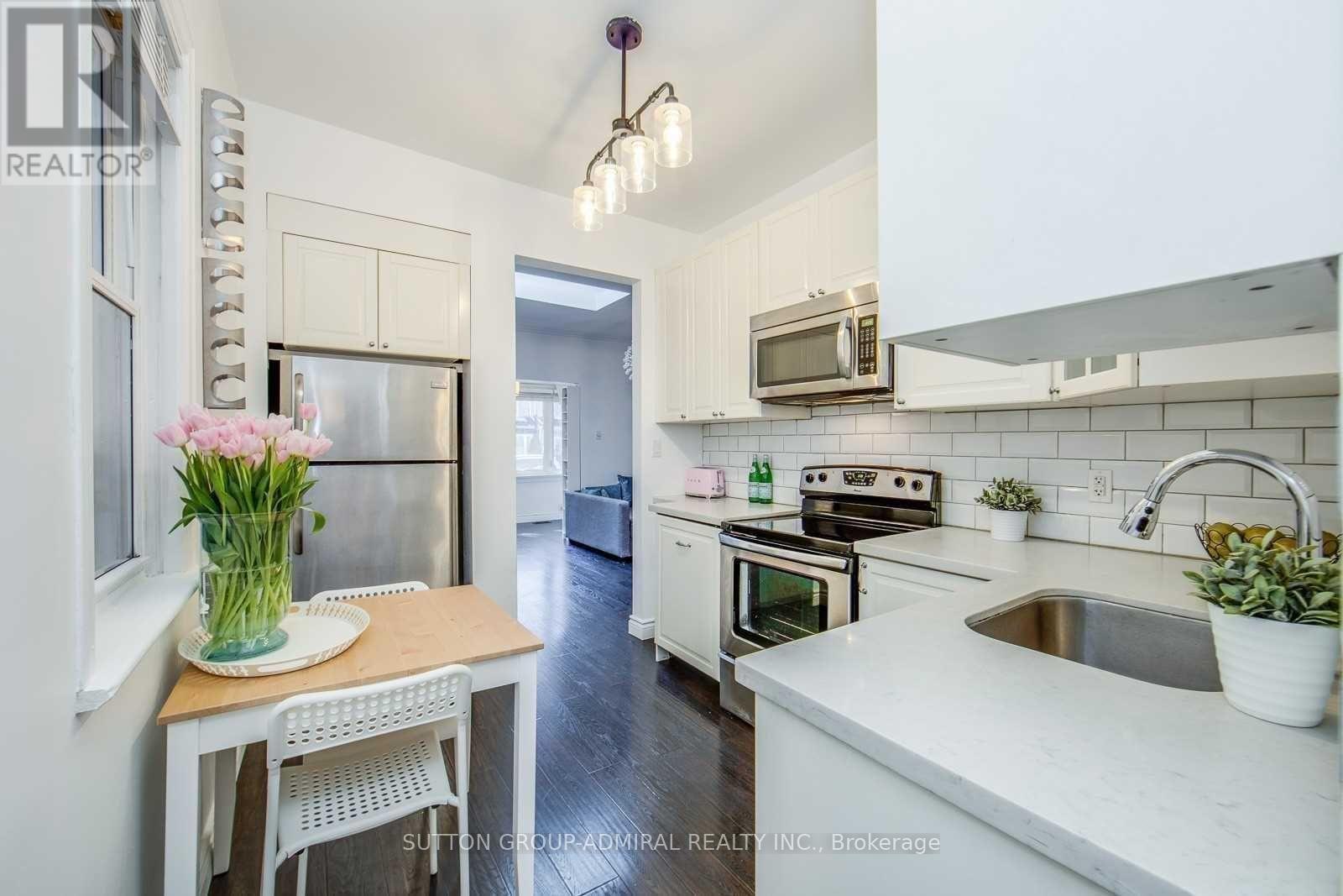 53 Rhodes Avenue, Toronto, Ontario  M4L 2Z8 - Photo 9 - E12118366