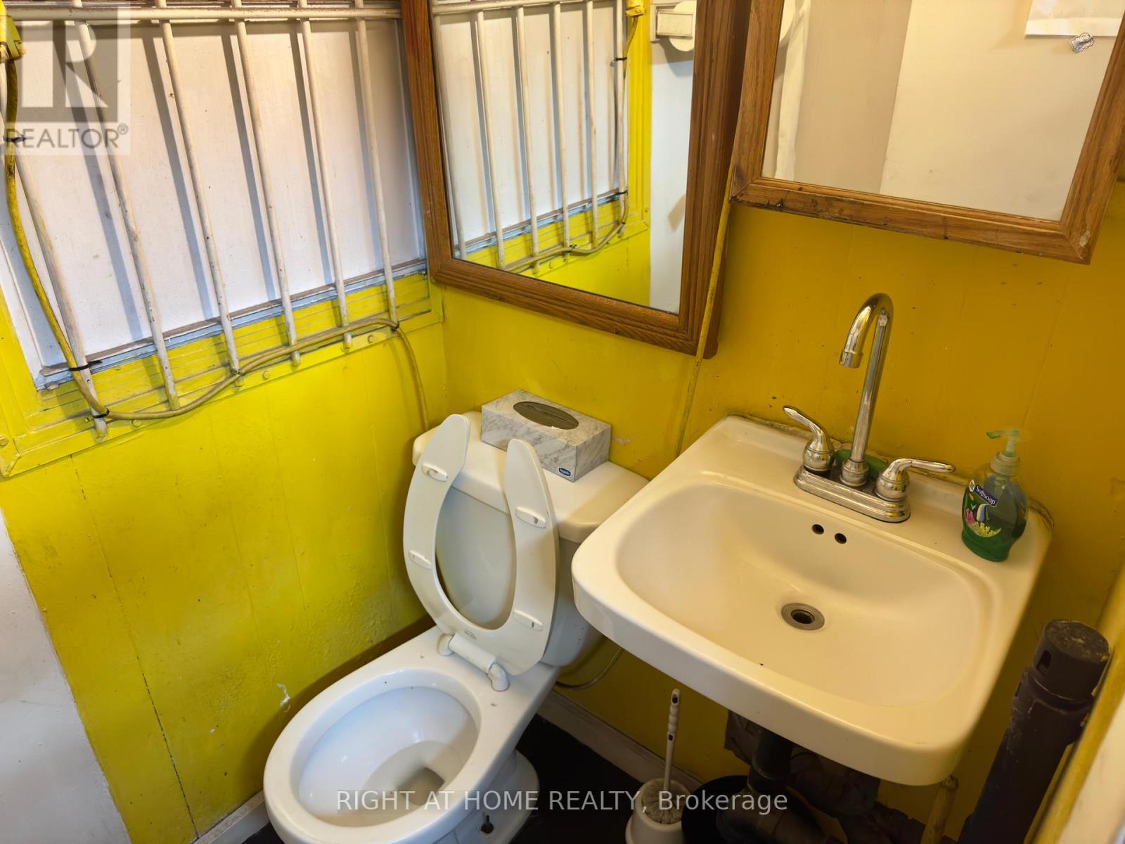 B2 - 76 Sherry Road, Toronto, Ontario  M1L 2J9 - Photo 9 - E12118379