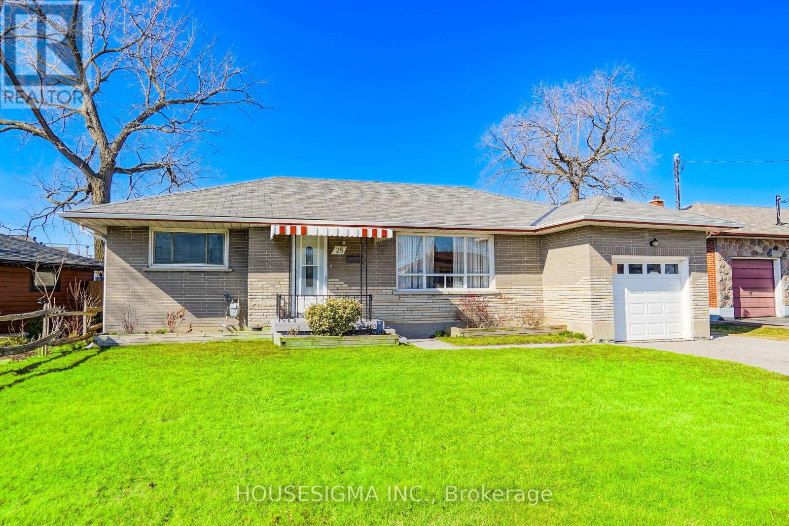 28 Sandra Street E, Oshawa, Ontario  L1H 3W3 - Photo 3 - E12118143