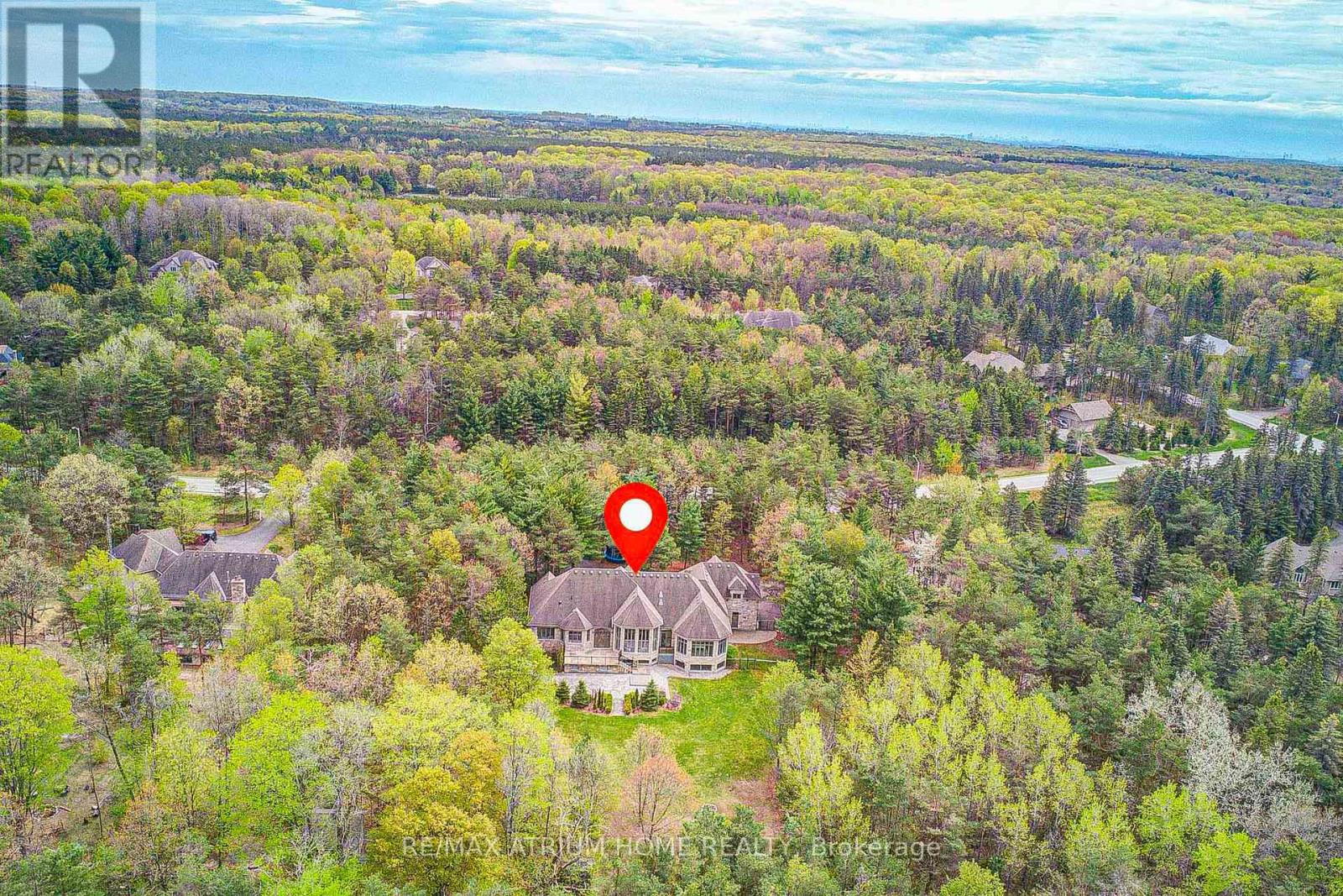 Property at 10 WOODLOT COURT image 3