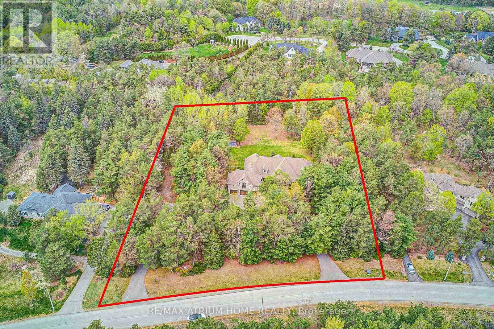 Property at 10 WOODLOT COURT image 4