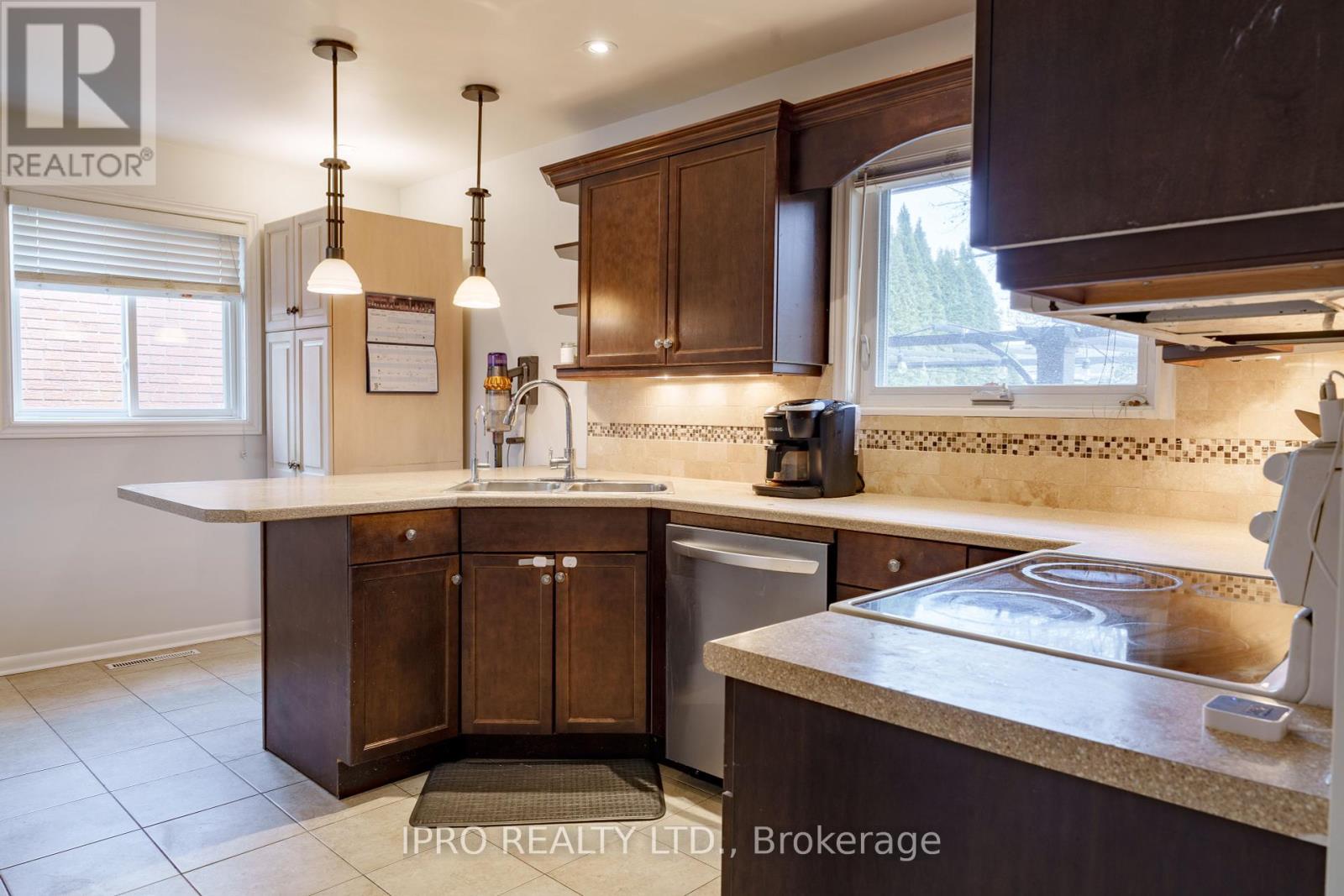 424 Bunting Road W, St. Catharines, Ontario  L2M 3Z4 - Photo 7 - X12116909