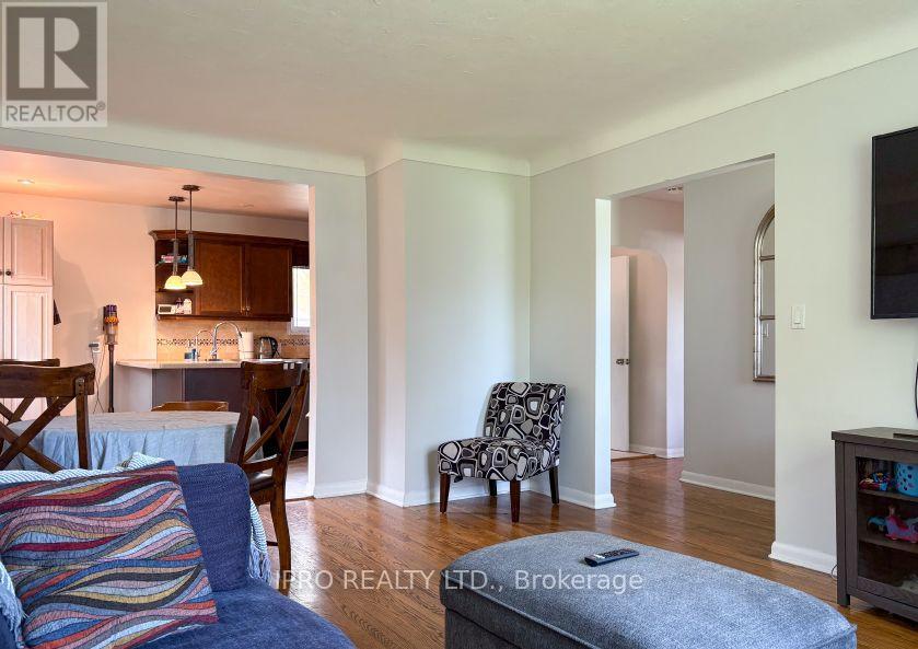 424 Bunting Road W, St. Catharines, Ontario  L2M 3Z4 - Photo 2 - X12116909