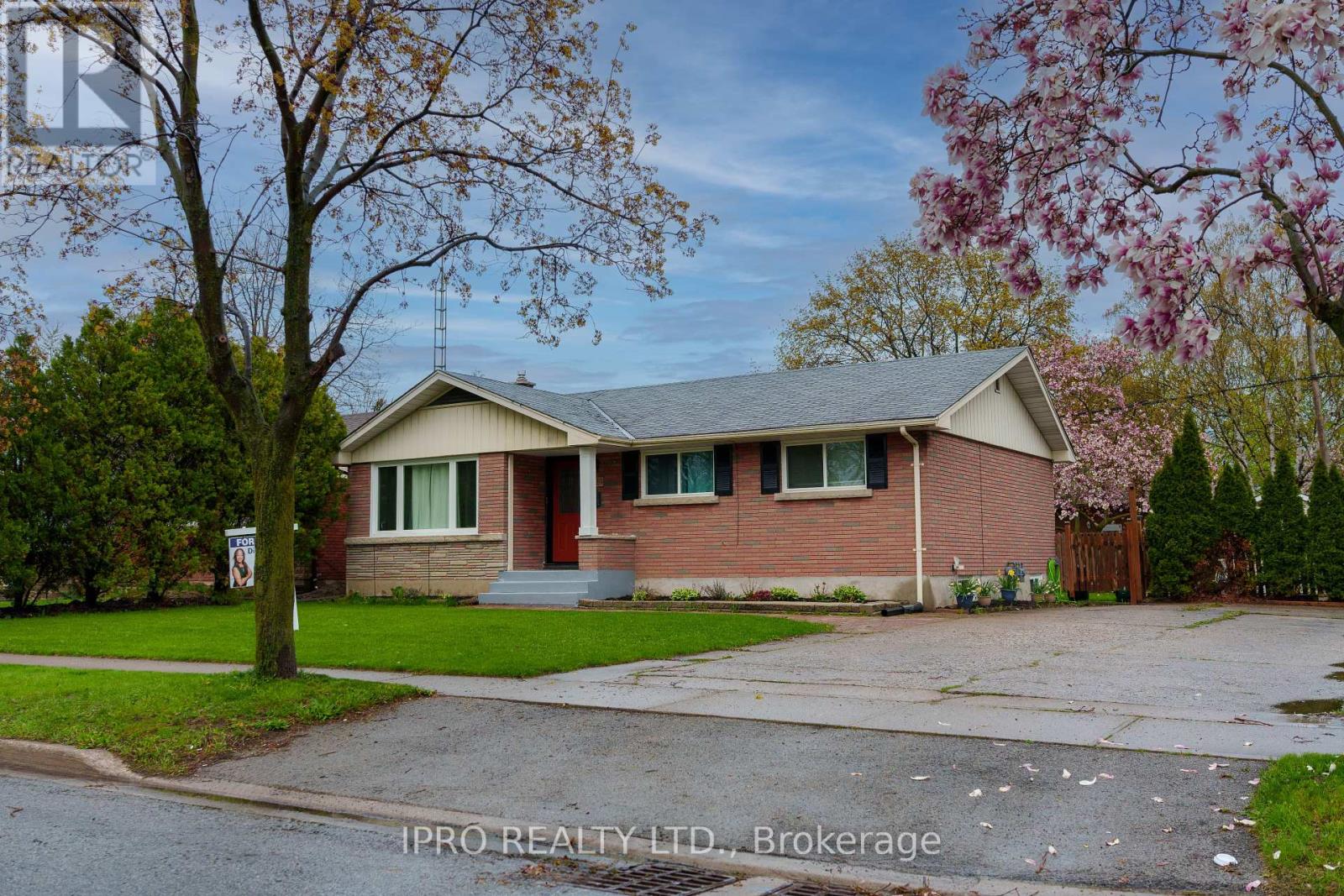 424 Bunting Road W, St. Catharines, Ontario  L2M 3Z4 - Photo 1 - X12116909