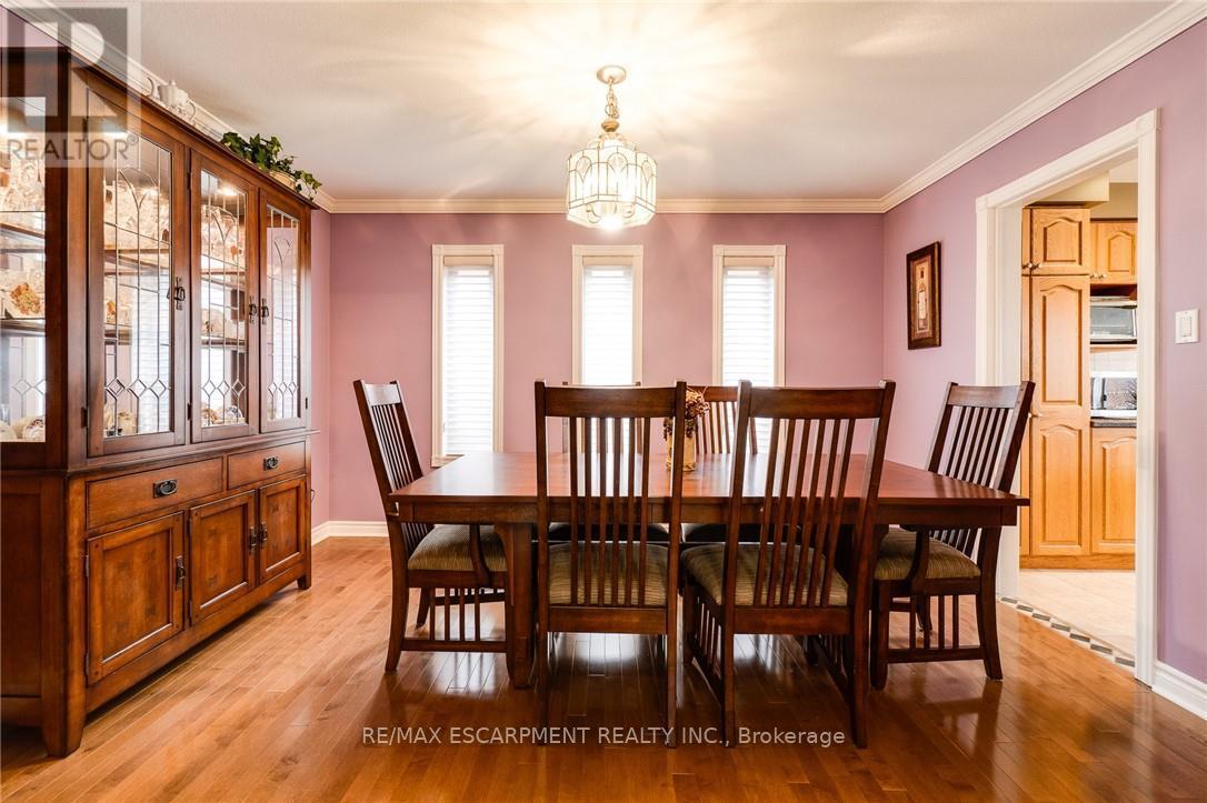 10 Grassyplain Drive, Hamilton (Mount Hope), Ontario  L0R 1W0 - Photo 12 - X12118377