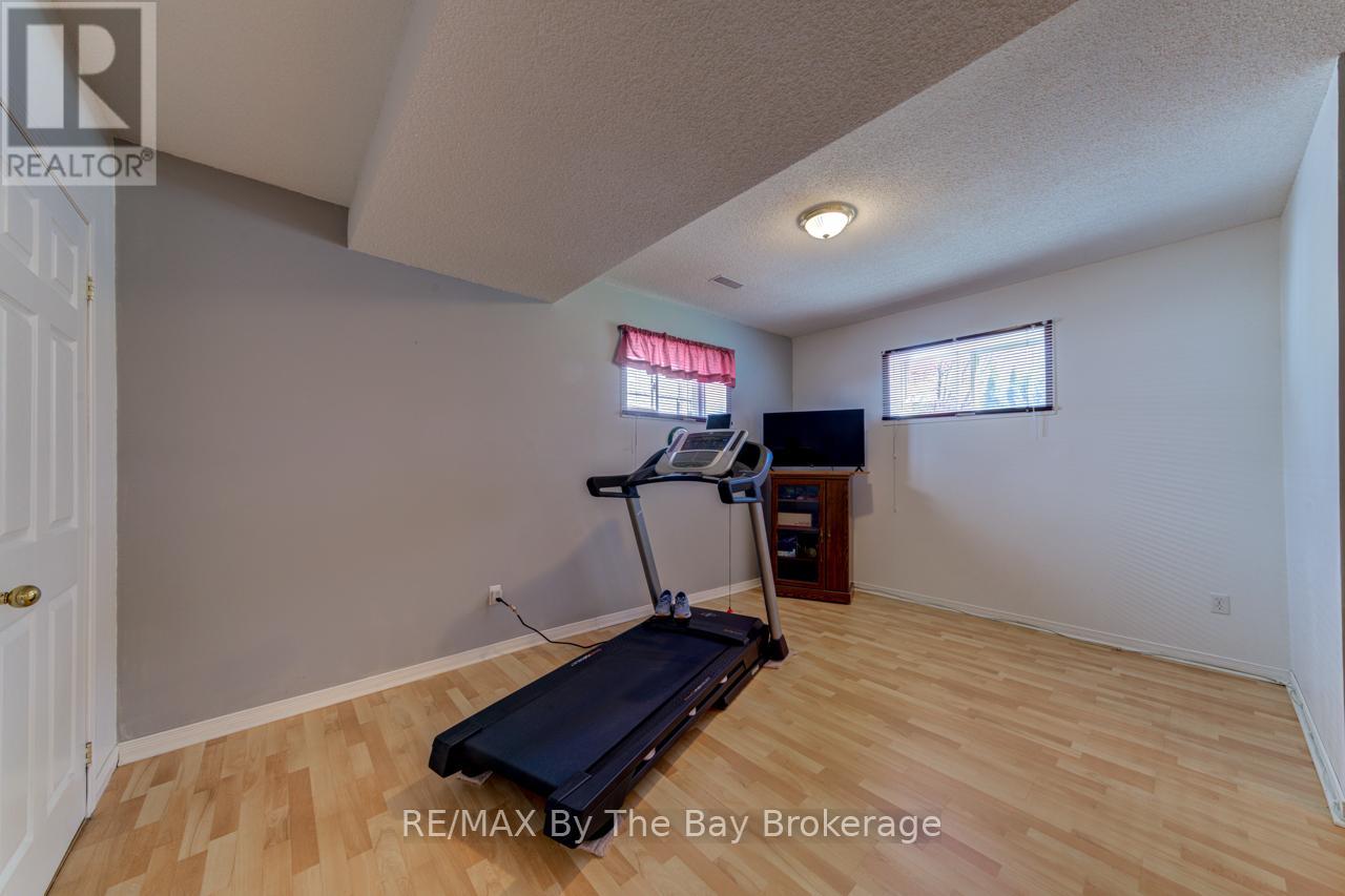 150 Silver Birch Avenue, Wasaga Beach, Ontario  L9Z 1N3 - Photo 33 - S12115318
