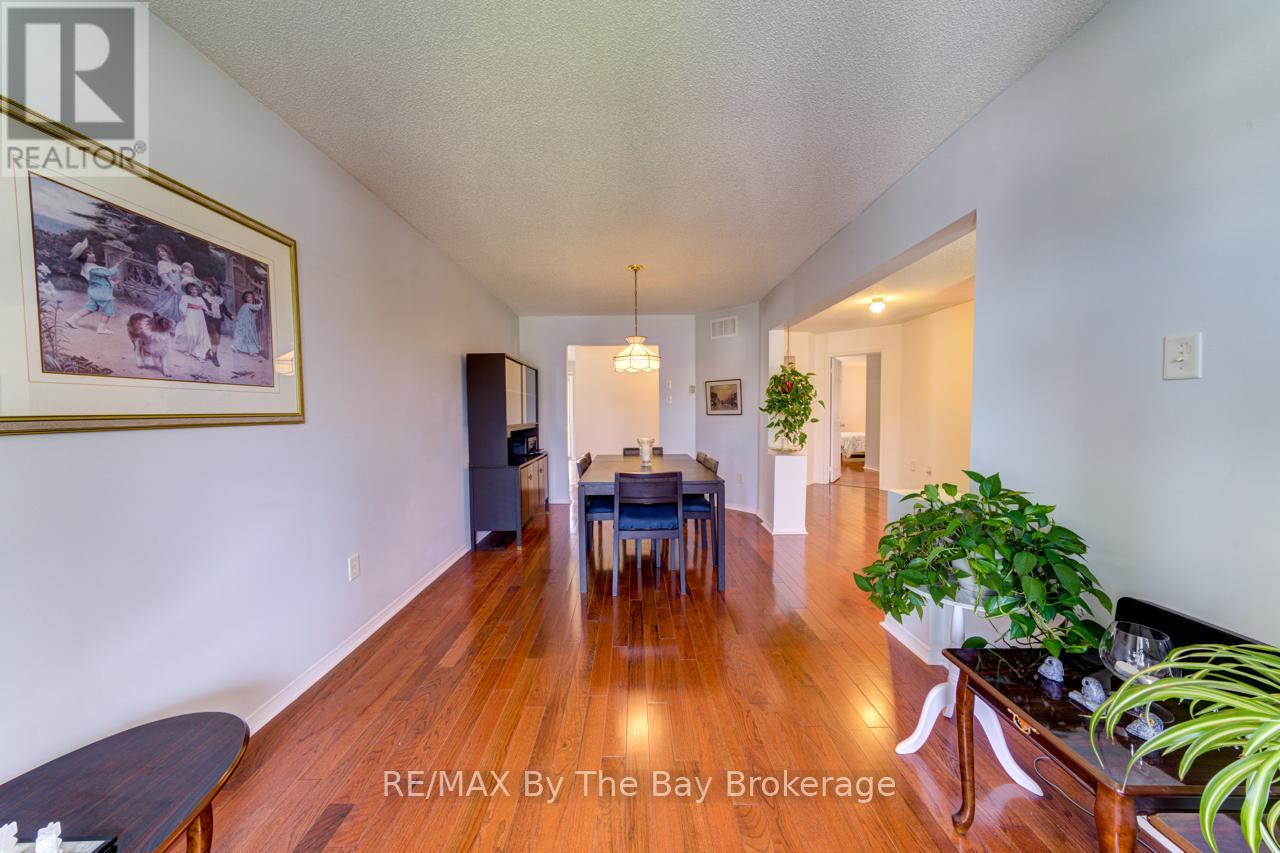 150 Silver Birch Avenue, Wasaga Beach, Ontario  L9Z 1N3 - Photo 10 - S12115318