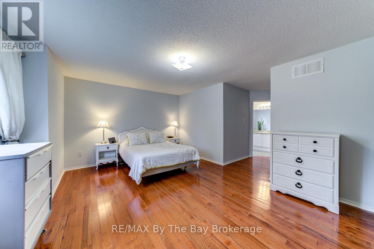 150 Silver Birch Avenue, Wasaga Beach, Ontario L9Z 1N3 - Photo 21 - S12115318
