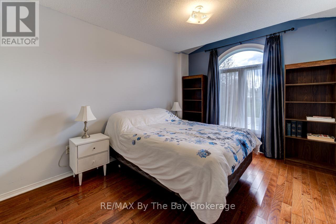 150 Silver Birch Avenue, Wasaga Beach, Ontario L9Z 1N3 - Photo 25 - S12115318
