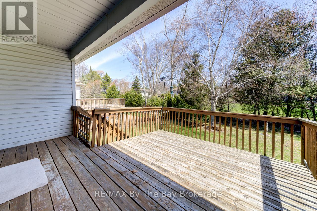 150 Silver Birch Avenue, Wasaga Beach, Ontario  L9Z 1N3 - Photo 45 - S12115318