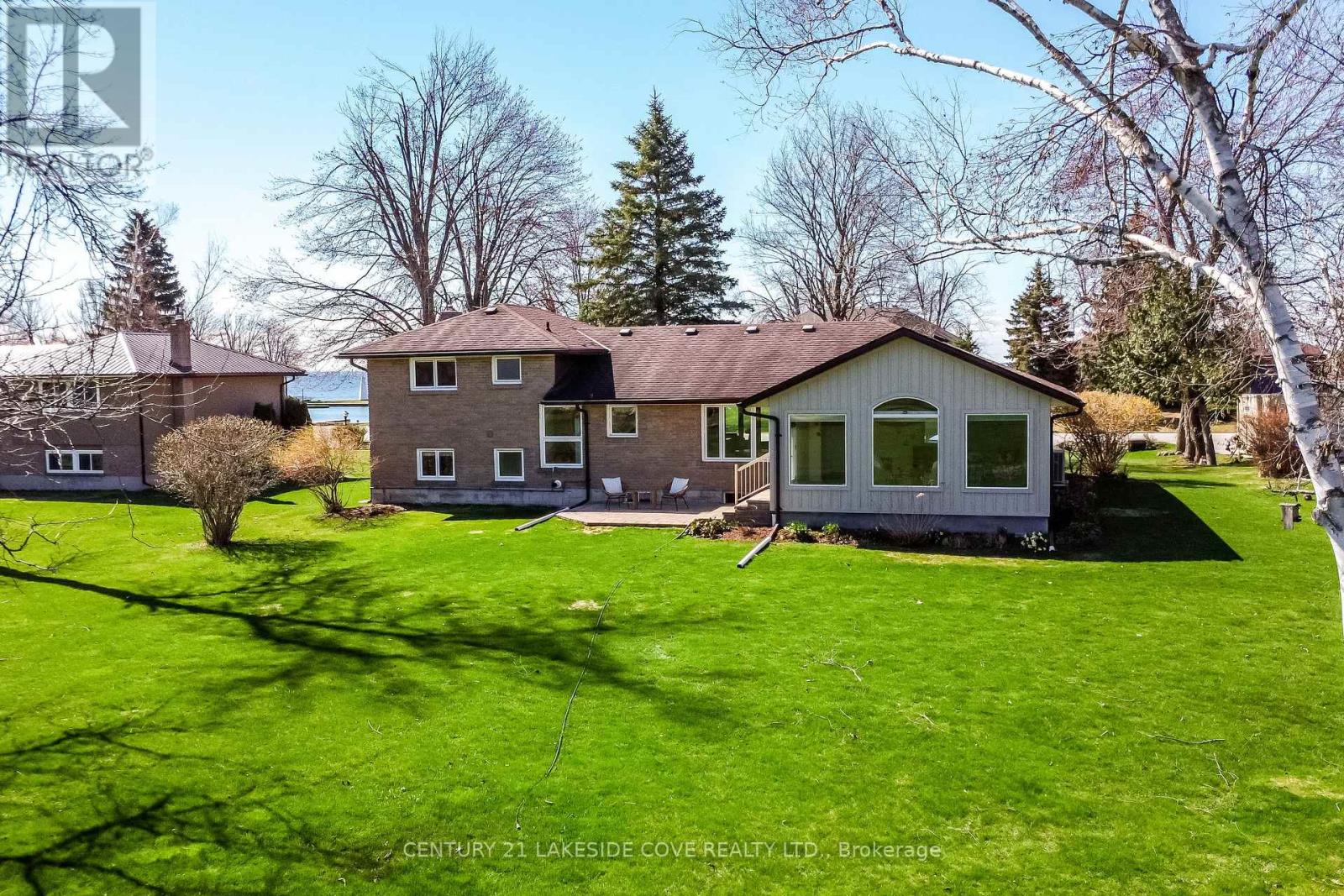 121 Bayshore Drive, Ramara, Ontario  L0K 1B0 - Photo 37 - S12117827