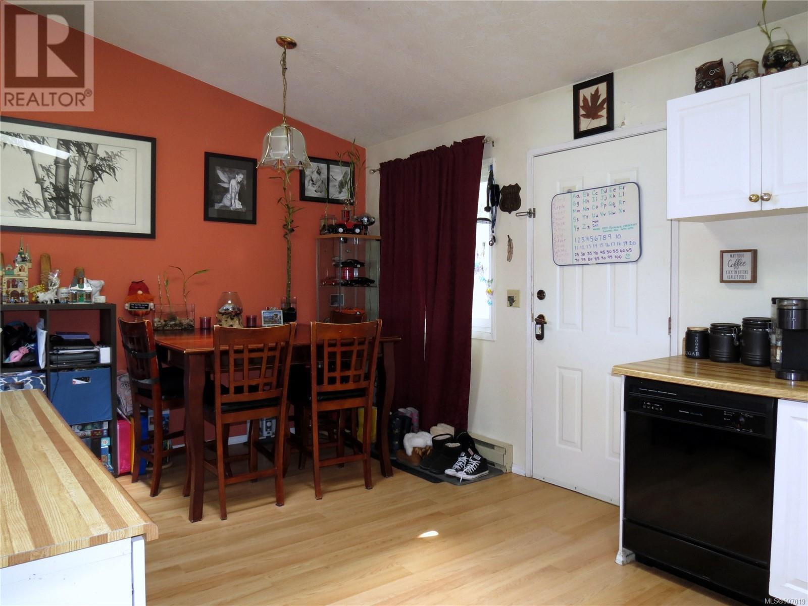 Property at 1937 Powliuk Cres image 5